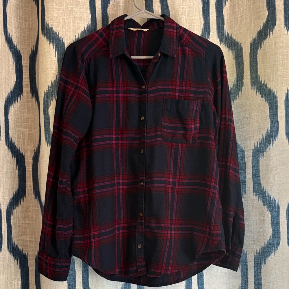 Hollister Navy and Red Plaid Button Down Shirt